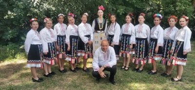 ВОКАЛНА ГРУПА  „СИНЕВА“ 3