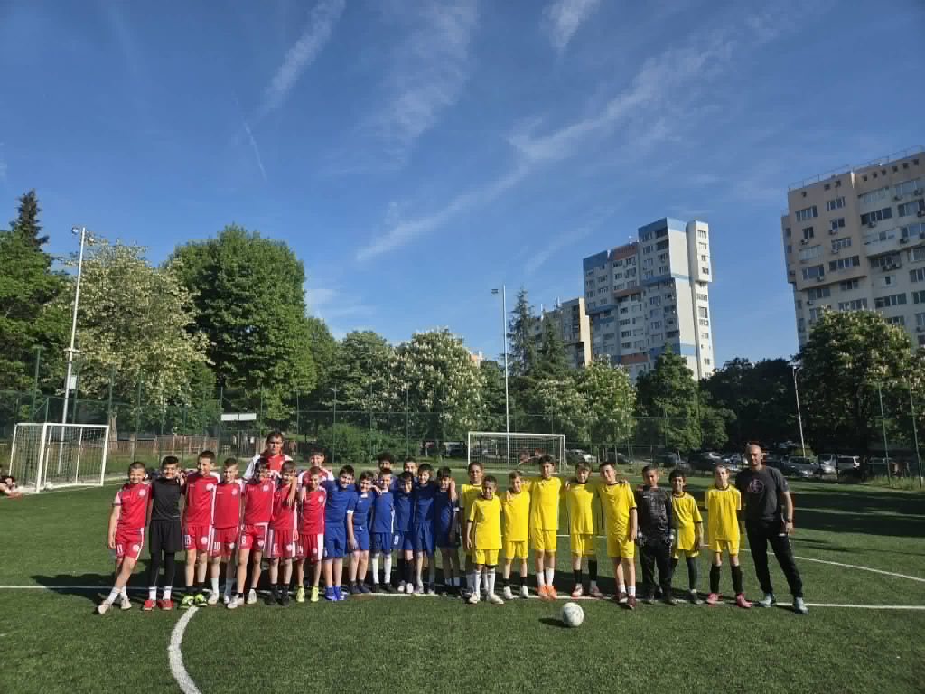 СПОРТЕН ПРАЗНИК И ПРИЯТЕЛСТВО НА ТЕРЕНА  - голяма снимка